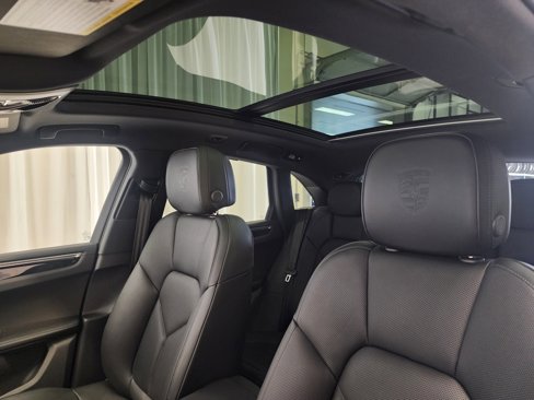New 2025 Porsche Macan image 17