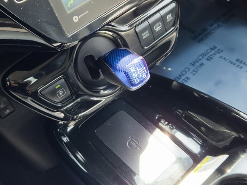 Used 2018 Toyota Prius Prime Premium image 15