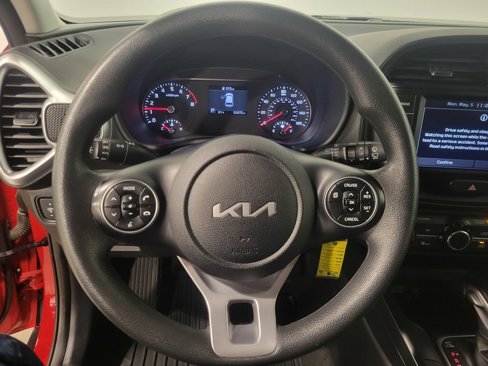 Used 2022 Kia Soul LX image 12