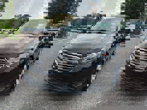 Used 2016 Ford Taurus SEL image 2
