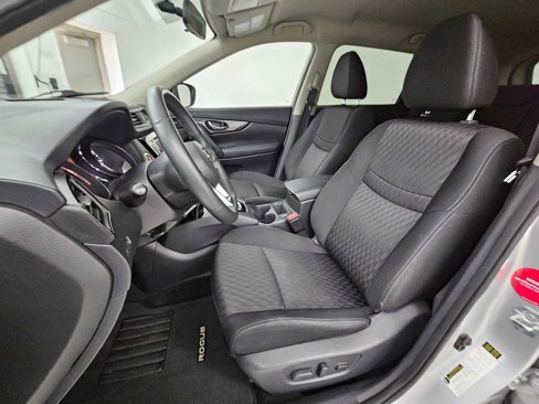 Used 2018 Nissan Rogue SV image 13