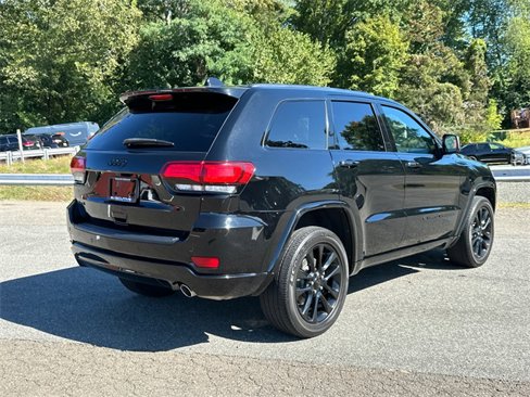 Used 2022 Jeep Grand Cherokee Laredo X image 4