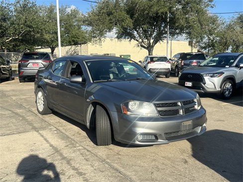 Used 2013 Dodge Avenger R/T image 3