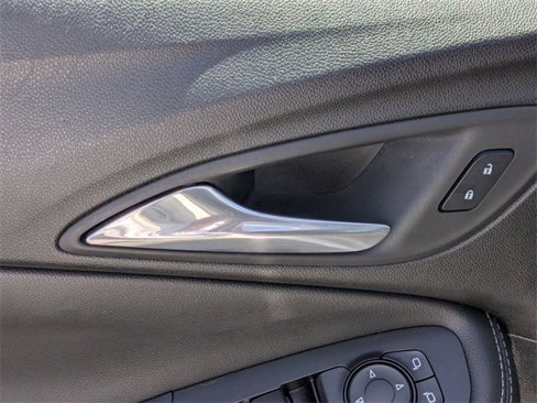 Used 2022 Buick Encore GX Select image 12