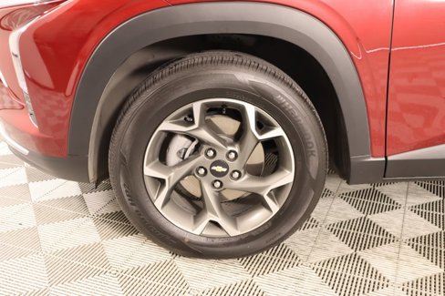 Used 2024 Chevrolet Trax LT w/ Driver Confidence Package image 17