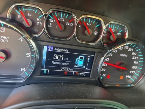 Used 2018 Chevrolet Suburban LT image 4