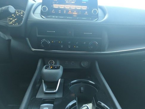 Used 2023 Nissan Rogue S image 24