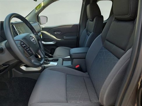 Used 2025 Nissan Frontier SV image 26