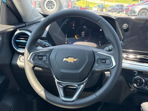 New 2025 Chevrolet Trax LT w/ Driver Confidence Package image 31