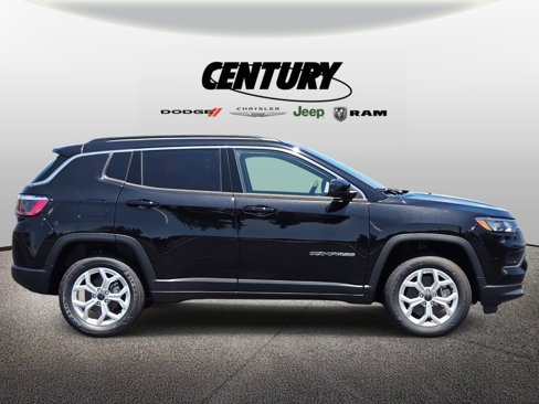 New 2025 Jeep Compass Latitude image 2