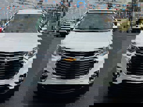 Used 2019 Chevrolet Traverse LT w/ LT Premium Package image 2