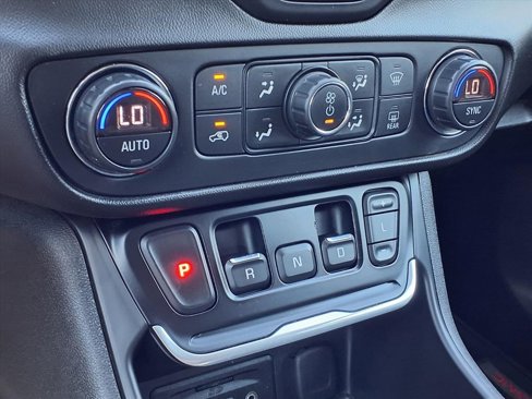 Used 2018 GMC Terrain SLE w/ Driver Convenience Package image 13