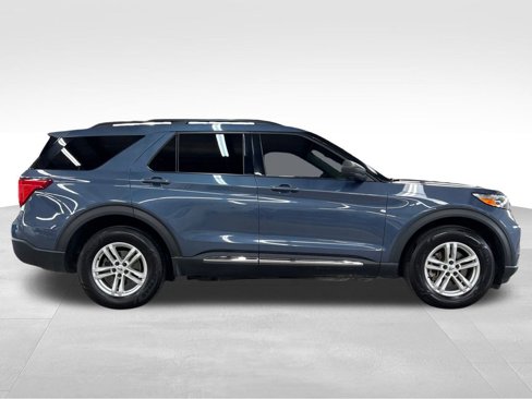 Used 2021 Ford Explorer XLT w/ Equipment Group 202A image 3