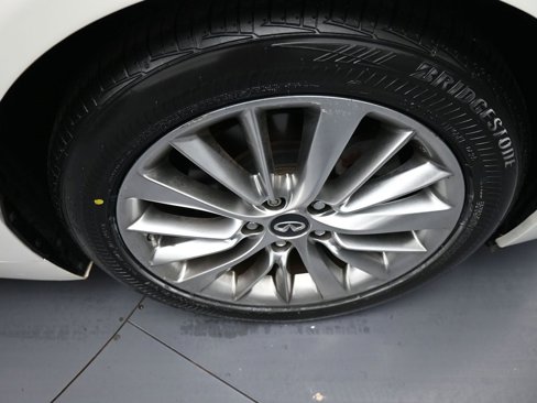 Used 2018 INFINITI Q50 Luxe w/ Essential Package (3.0T Luxe) image 13
