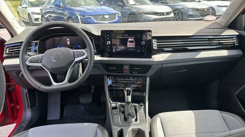 Used 2025 Volkswagen Jetta SE image 12