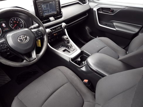 Used 2021 Toyota RAV4 LE image 13