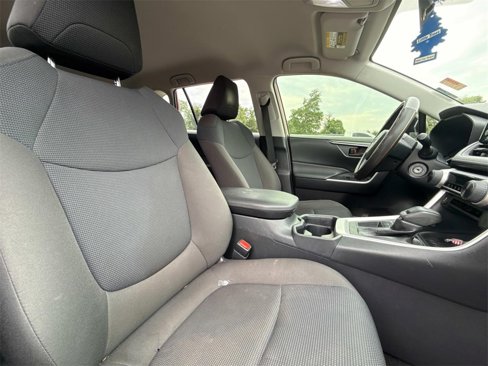 Used 2021 Toyota RAV4 LE image 19