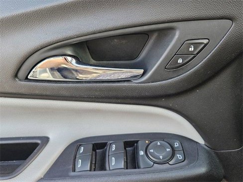 Used 2018 Chevrolet Equinox LS image 17