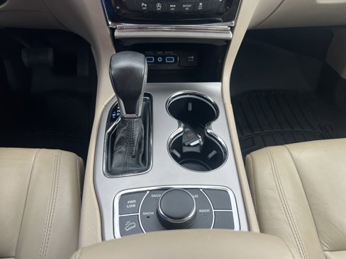Used 2019 Jeep Grand Cherokee Limited image 34