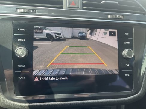 Certified 2022 Volkswagen Tiguan SE R-Line image 24