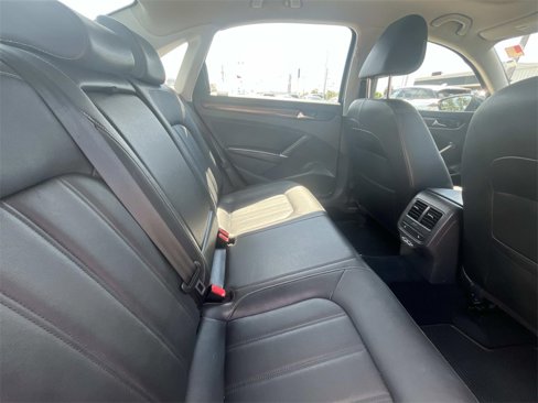 Used 2020 Volkswagen Passat 2.0T SEL image 16