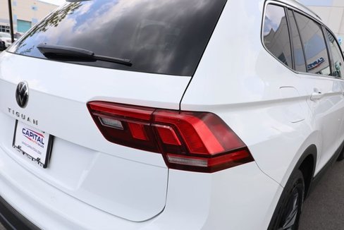 Used 2022 Volkswagen Tiguan SE image 25