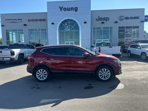 Used 2022 Nissan Rogue Sport SV image 2