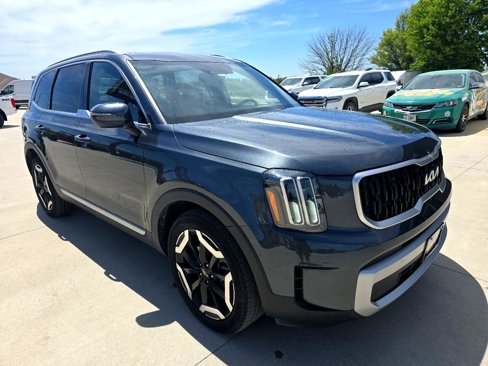 Used 2023 Kia Telluride EX image 11