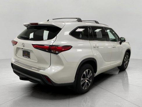 Used 2022 Toyota Highlander XLE image 4