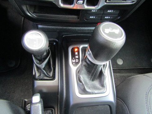 Used 2021 Jeep Wrangler Unlimited Sport w/ Uconnect 4C Nav & Sound Group image 15
