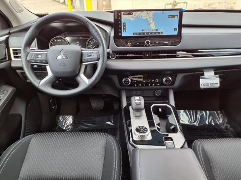 New 2025 Mitsubishi Outlander ES image 11