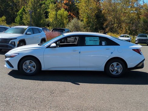 New 2025 Hyundai Elantra SE image 6