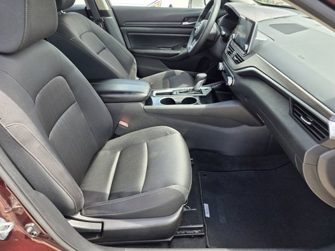 Used 2024 Nissan Altima 2.5 SV image 14