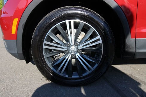 Used 2018 Volkswagen Tiguan SEL w/ 3rd Row Seat Package image 32