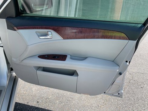 Used 2011 Toyota Avalon Limited image 20