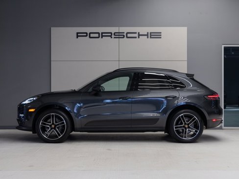 Certified 2021 Porsche Macan image 2
