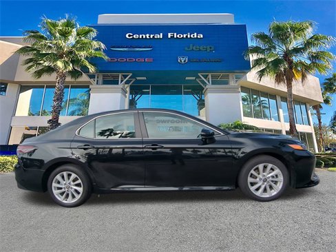 Used 2024 Toyota Camry LE image 4