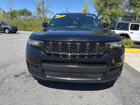 Used 2024 Jeep Grand Cherokee L Laredo image 2