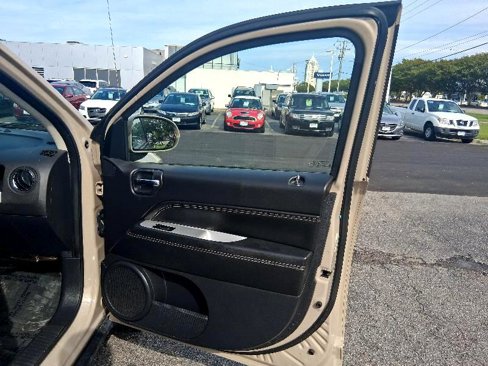Used 2016 Jeep Compass Latitude image 24
