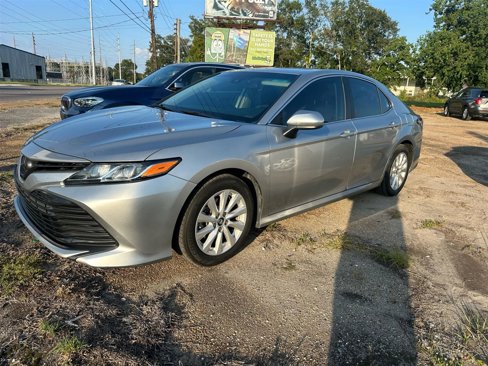 Used 2020 Toyota Camry LE image 2