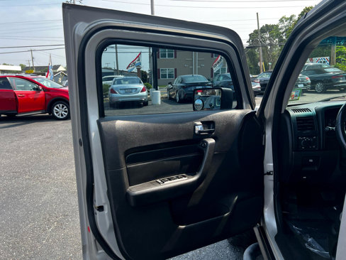 Used 2006 HUMMER H3 image 9