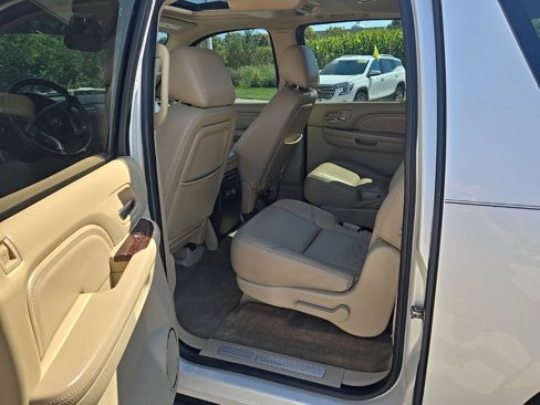 Used 2012 Cadillac Escalade ESV Luxury image 36