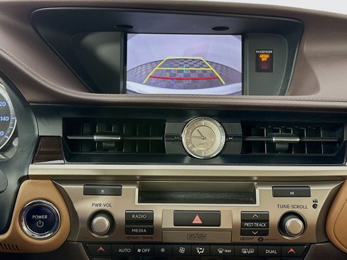 Used 2017 Lexus ES 300h image 16