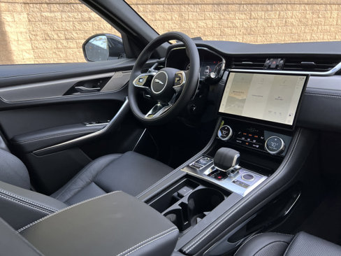 Certified 2024 Jaguar F-PACE R-Dynamic S image 11