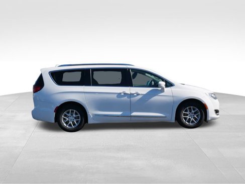 Used 2020 Chrysler Pacifica Touring-L image 9