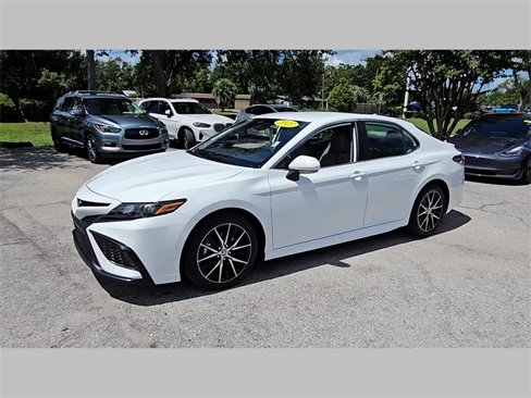 Used 2023 Toyota Camry SE image 13
