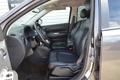 Used 2017 Jeep Compass Latitude image 10