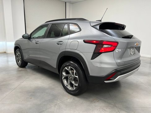 Used 2024 Chevrolet Trax LT image 5