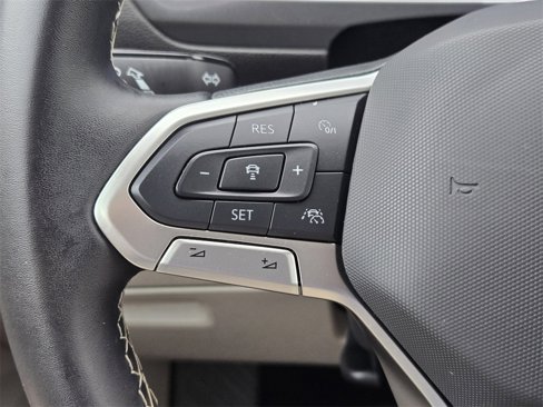 Used 2024 Volkswagen Tiguan SE image 30