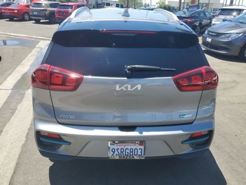 Used 2022 Kia Niro EX image 10